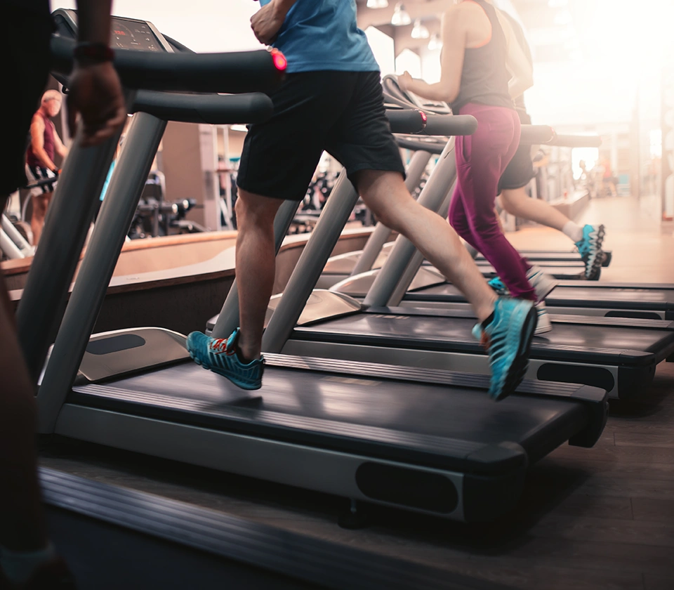 people-running-on-treadmill-at-the-gym