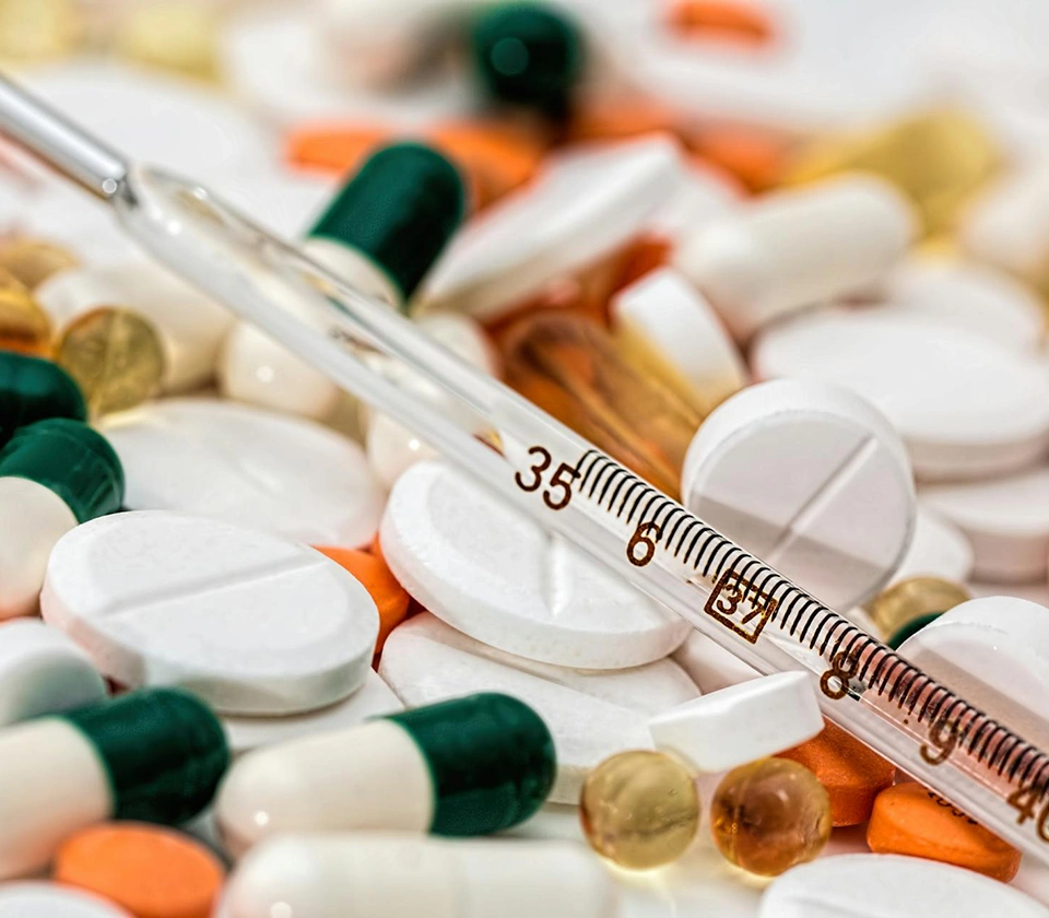 tablets-injection-medicine-closeup
